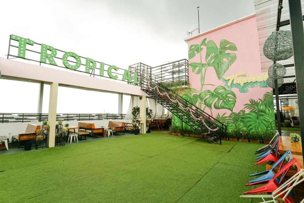 Deli Hotel Medan Exteriör bild